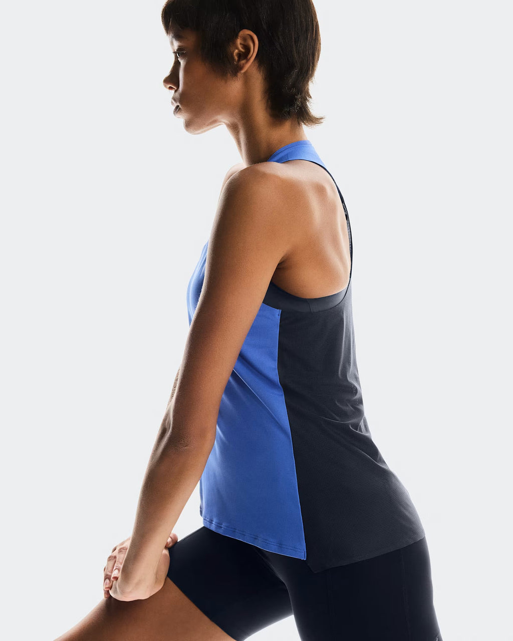 On Women's Performance Tank - Zaffre/Navy (1WE10303849)