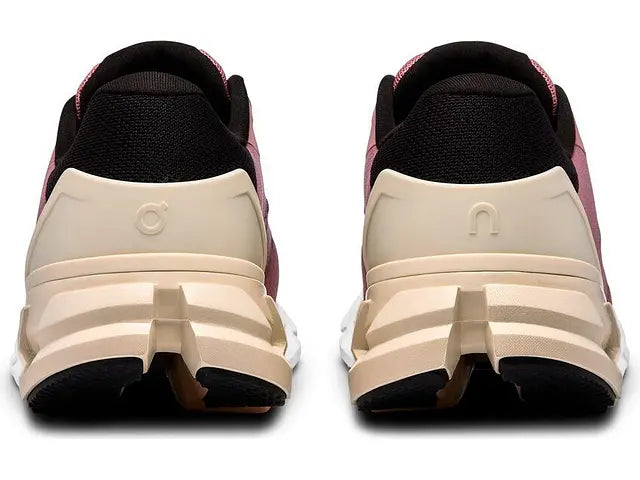 On Womens Cloudflyer 4- Dustrose/Sand (71.97932)